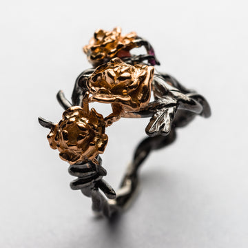 JRDR 8 Dark Rose Barbed Wire with Bouquet of Roses Ring.