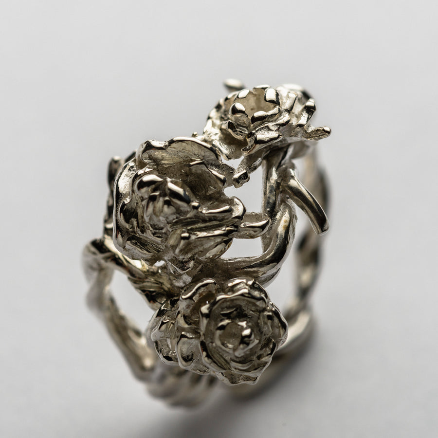 JRRR 8 Renaissance Rose Barbed Wire with Bouquet of Roses Ring